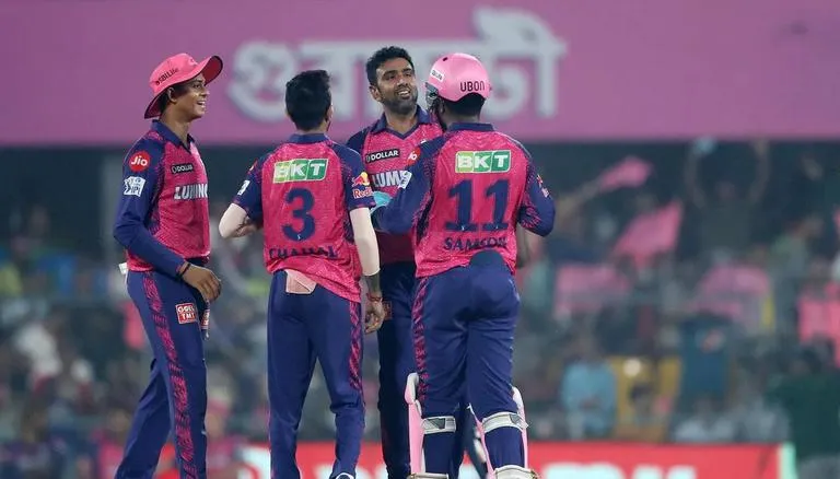 IPL 2023: Ravi Ashwin's Reaction to Umpires' Unprecedented Ball Change Decision Amid Dew